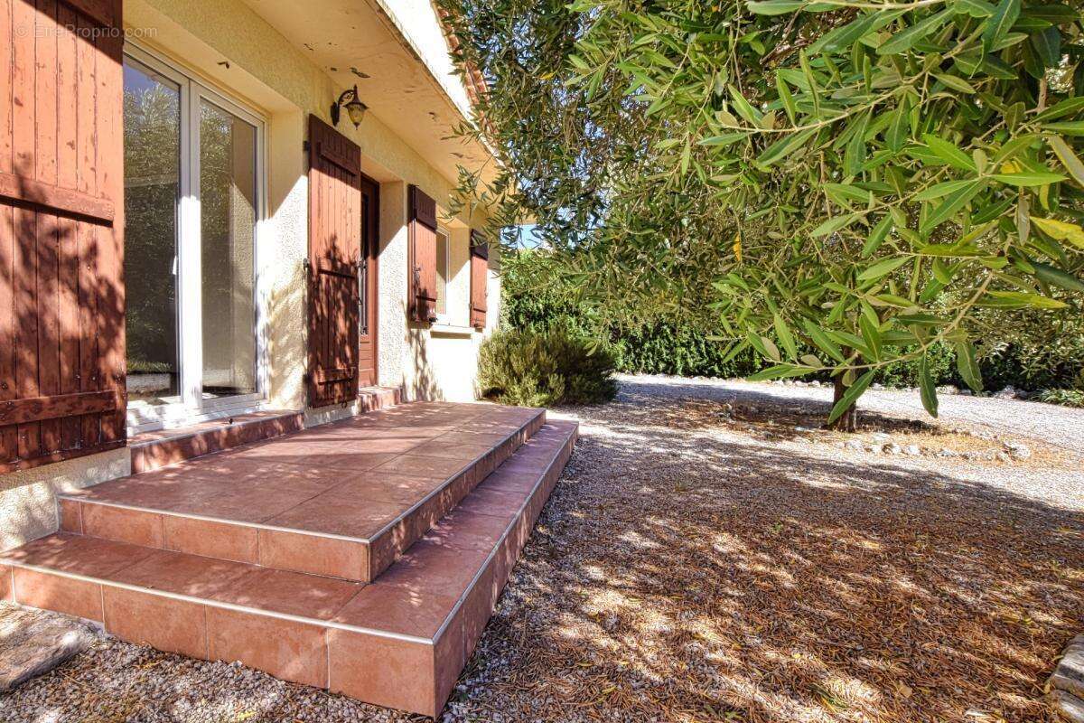 À 5 minutes de Gignac, villa de plain-pied dans un environnement paisible !!! SOUS OFFRE D'ACHAT ACCEPTÉE !!! - photo 3