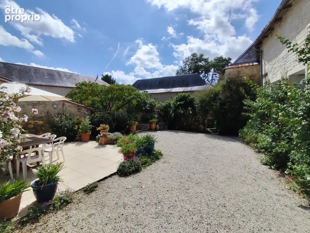 Jolie maison de village de quatre chambres avec grand jardin et grange, au cœur de Tusson - photo 15