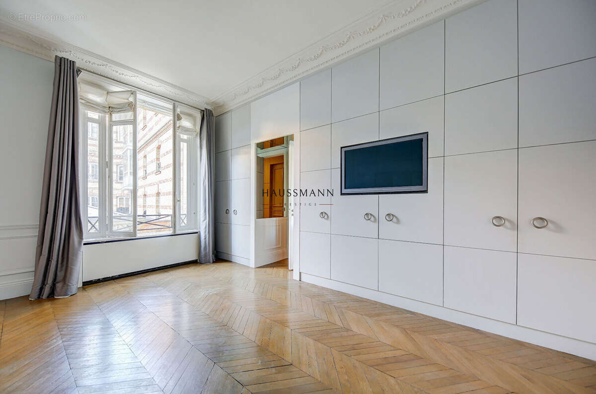 Appartement à PARIS-8E