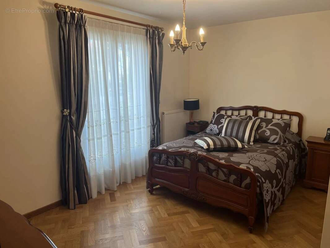 Maison à LES CLAYES-SOUS-BOIS