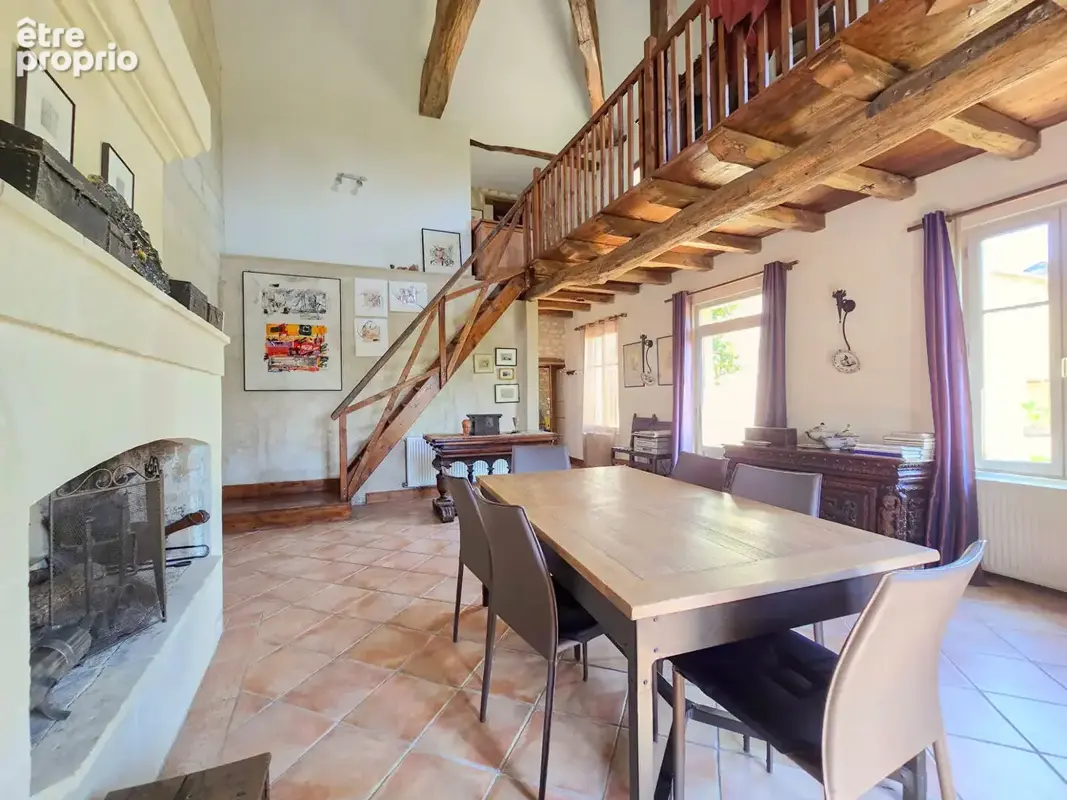 Maison de caractère à vendre à Vaudelnay avec piscine, dépendances et caves troglodytes - photo 12