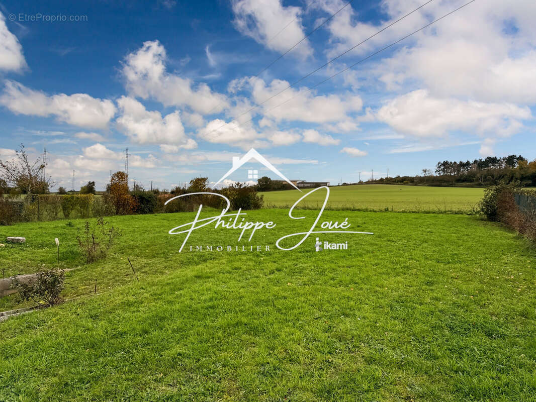 Maison à COURTOIS-SUR-YONNE