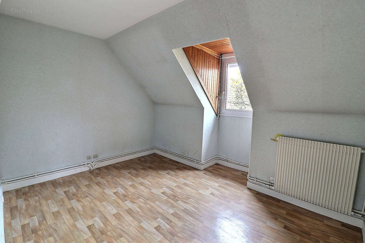 Maison à LE PERRAY-EN-YVELINES