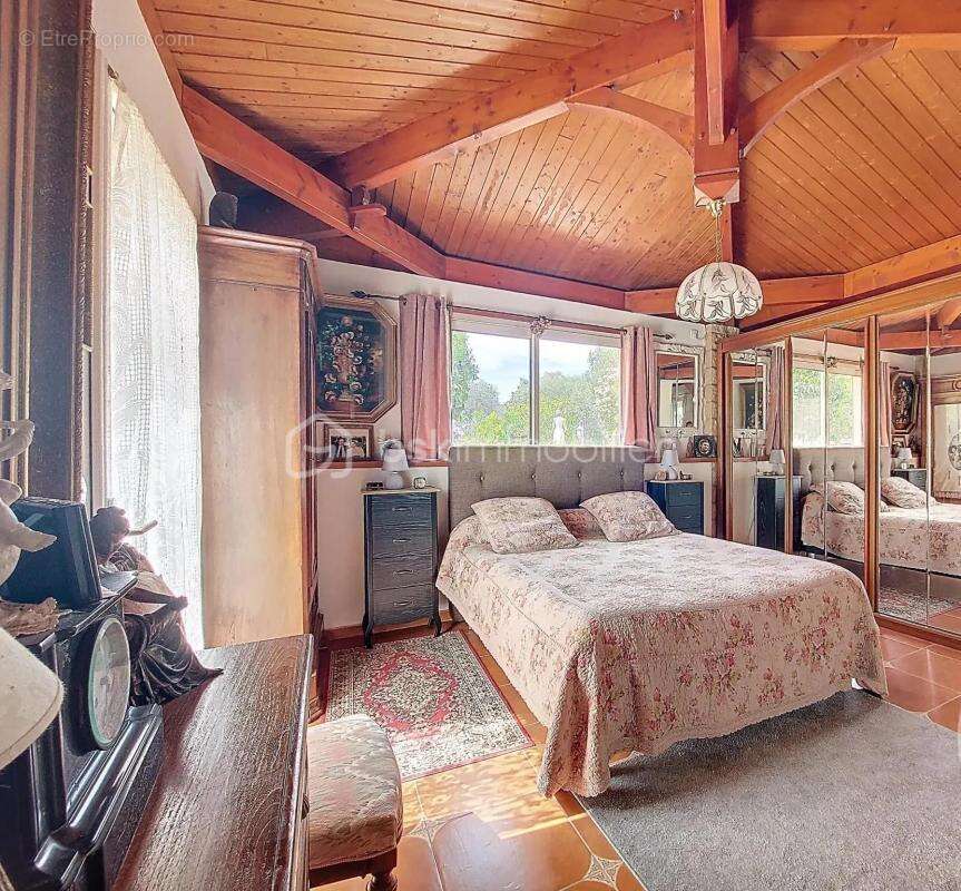 BALARUC LE VIEUX MAS SITUE DANS LE MASSIF DE LA GARDIOLE, 120 m² sur 2900 m² de terrain arboré, proche des commerces - photo 14