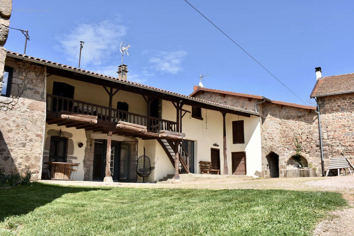 Maison à SAINT-LAURENT-DE-CHAMOUSSET