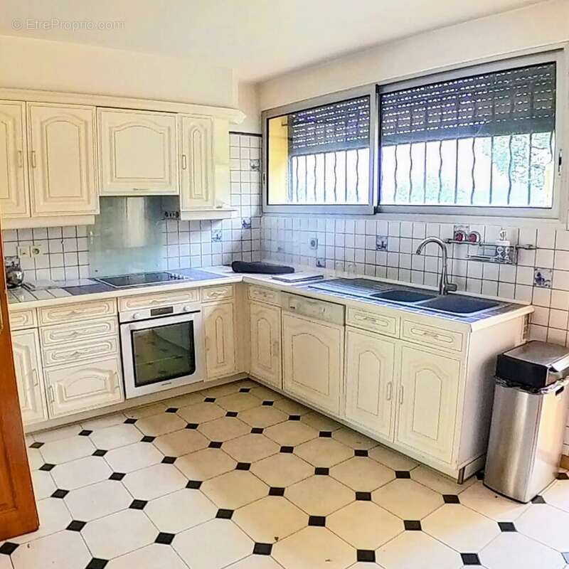 Maison à PEYROLLES-EN-PROVENCE