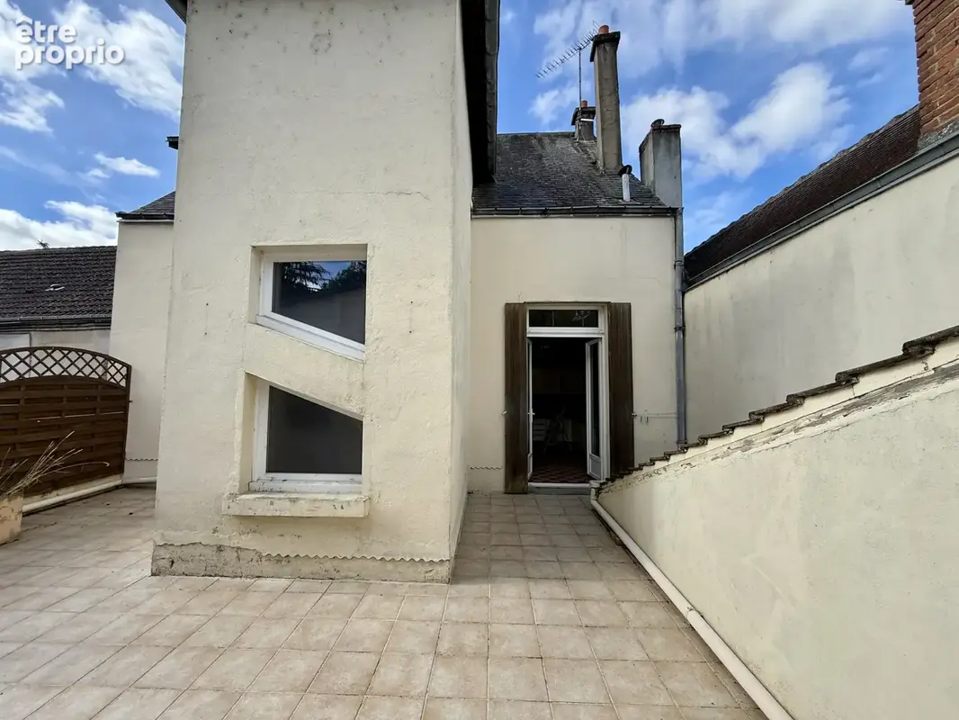 Local Commercial + Appartement T5 sur un terrain de 1615 m2 - photo 7