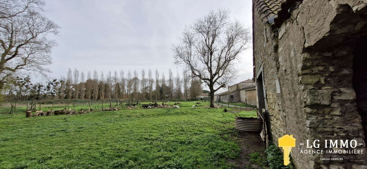 Autre à CHENAC-SAINT-SEURIN-D'UZET
