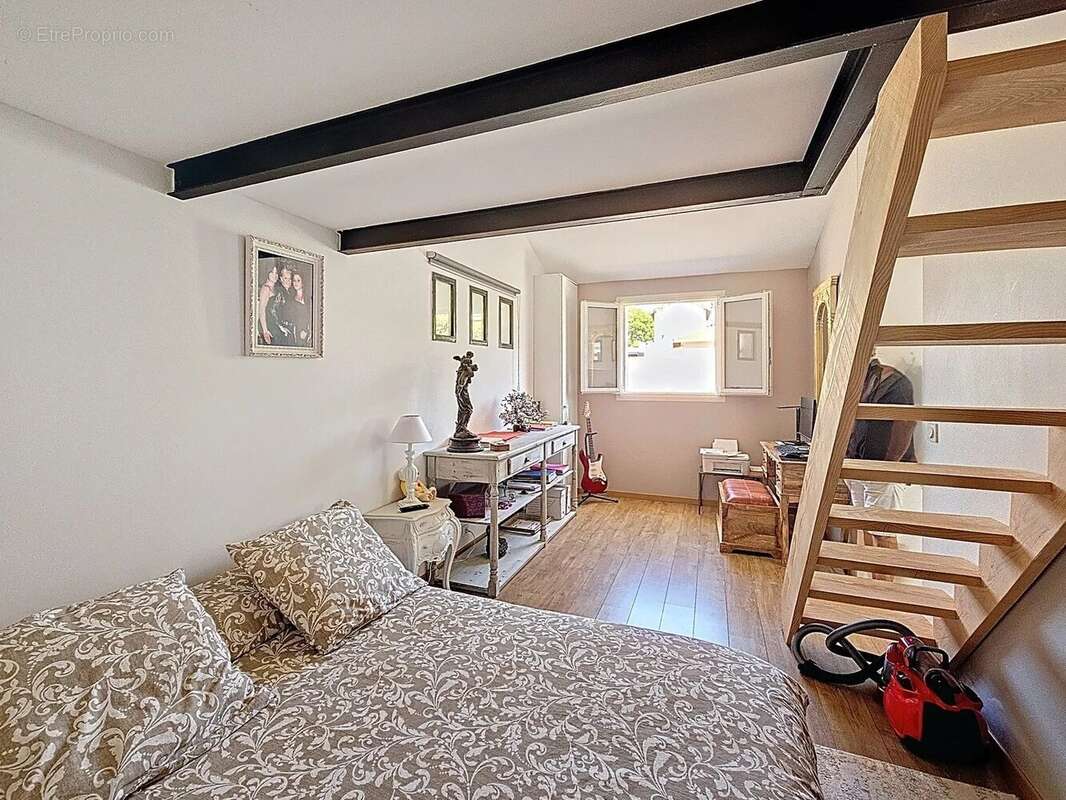 Maison à SAINT-LAURENT-DU-VAR