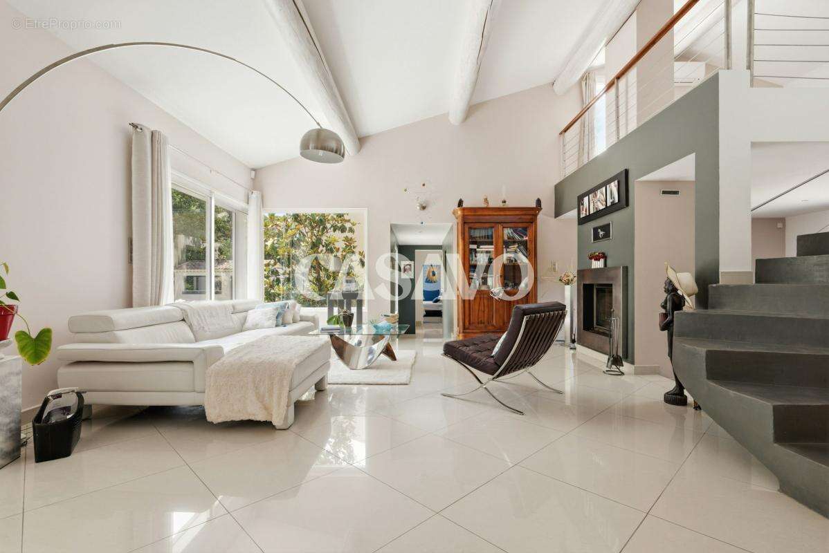 Vente Maison 6 pièces de 220m² - 13109 Simiane-Collongue - photo 6