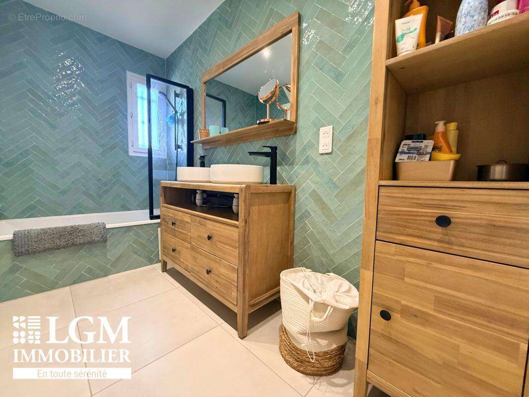 Marignane  Maison 5 pièces sur 185 m2 de parcelle - photo 13
