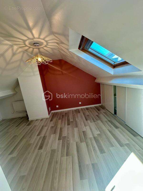 Maison familiale avec studio indépendant, jardin et garages – 95 m² au sol / 84 m² Carrez - photo 9