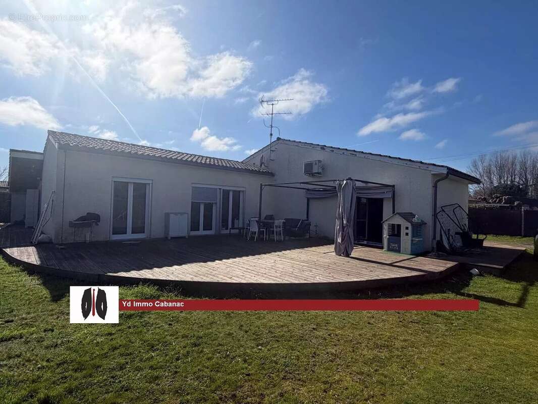 Maison 4 chambres avec beau terrain et garage - photo 2