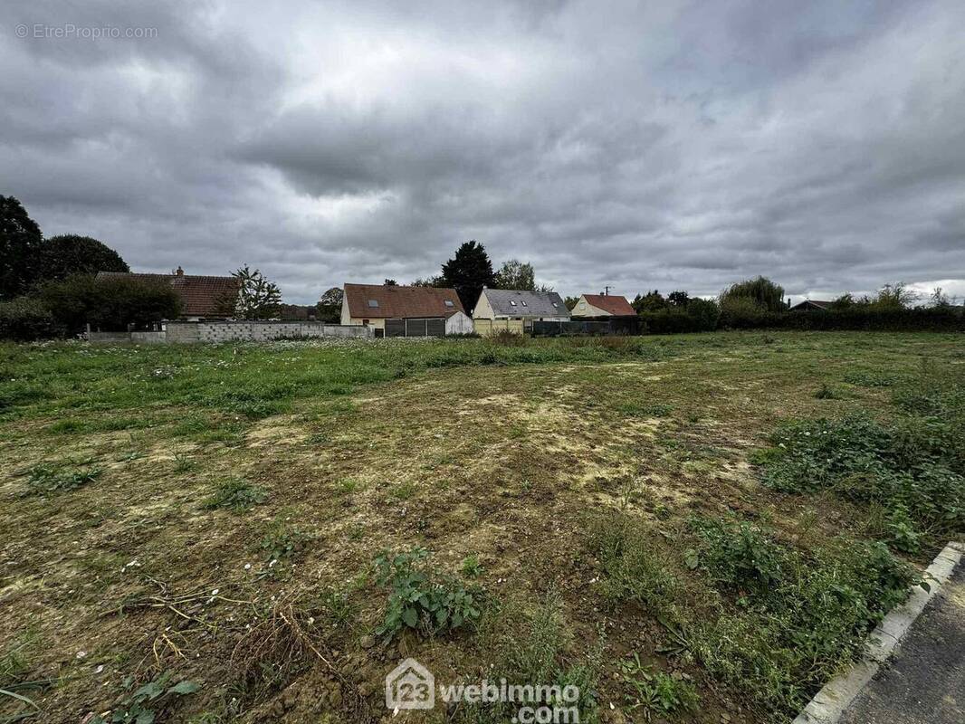 Joli terrain à bâtir d&#039;une surface de 842 m² - Terrain à VERSIGNY