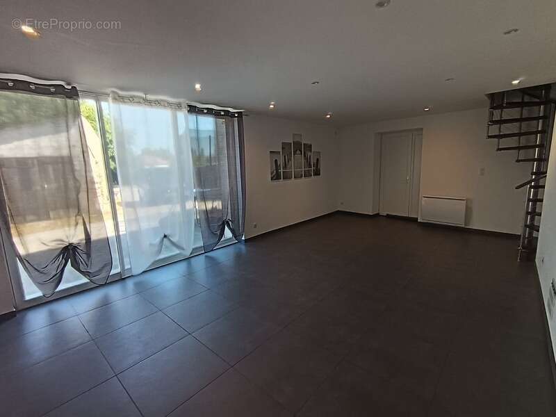 Maison à SAINT-MARTIN-LACAUSSADE