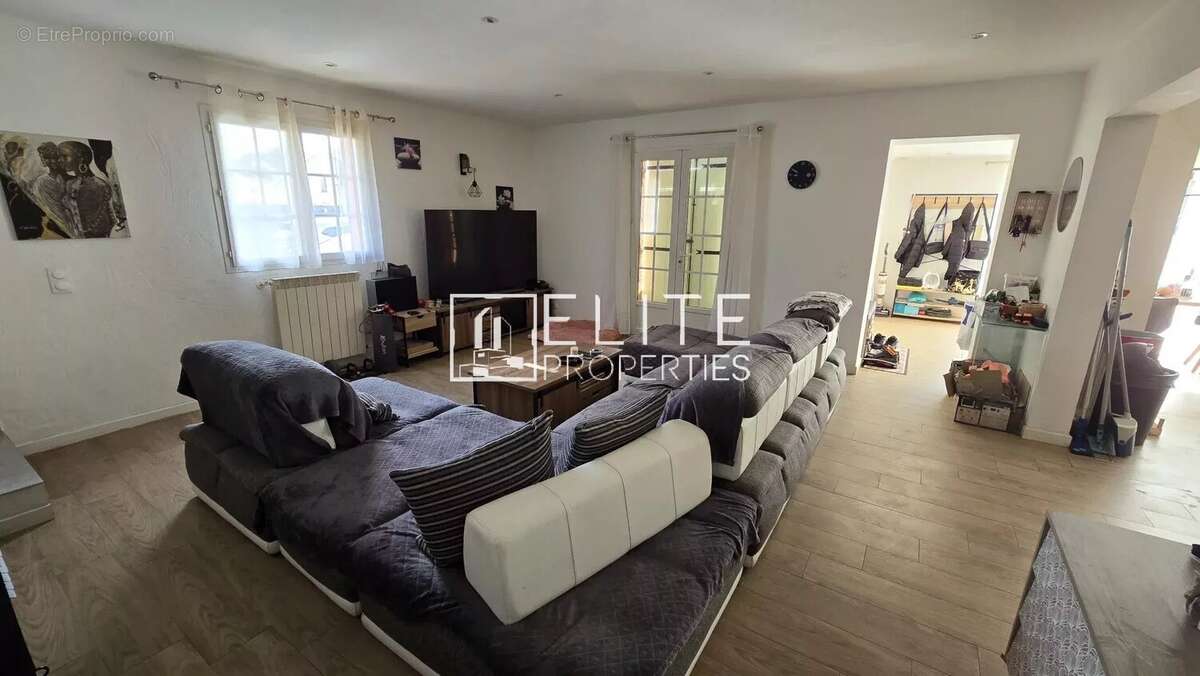 Commerce à TOURRETTES