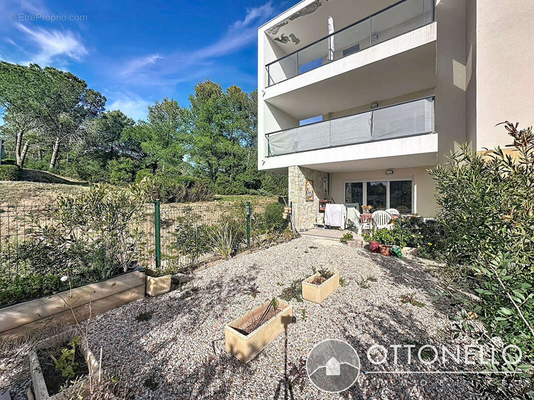 Appartement à ROQUEBRUNE-SUR-ARGENS
