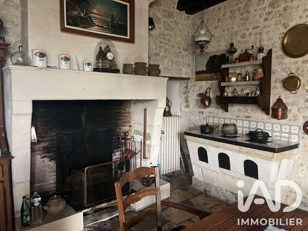Maison 223 m² à Le Gua  - photo 2