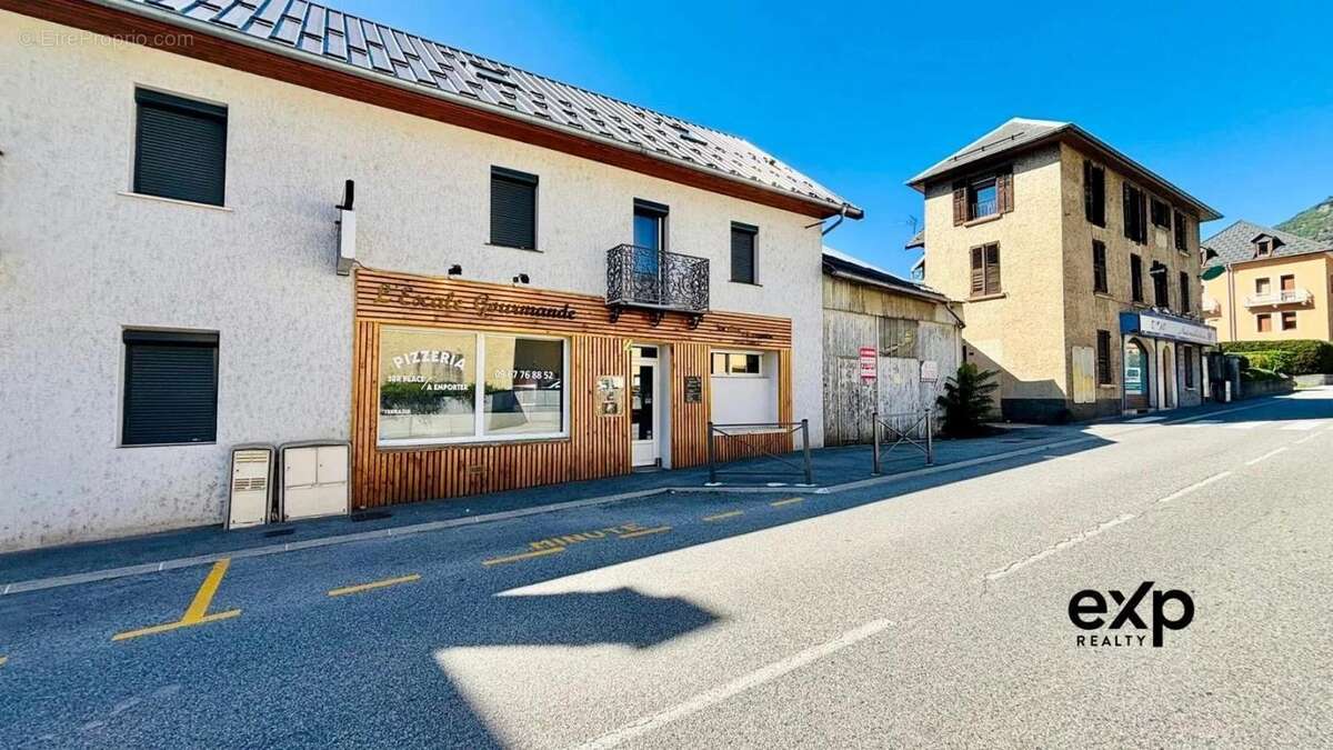 Commerce à SAINT-AVRE