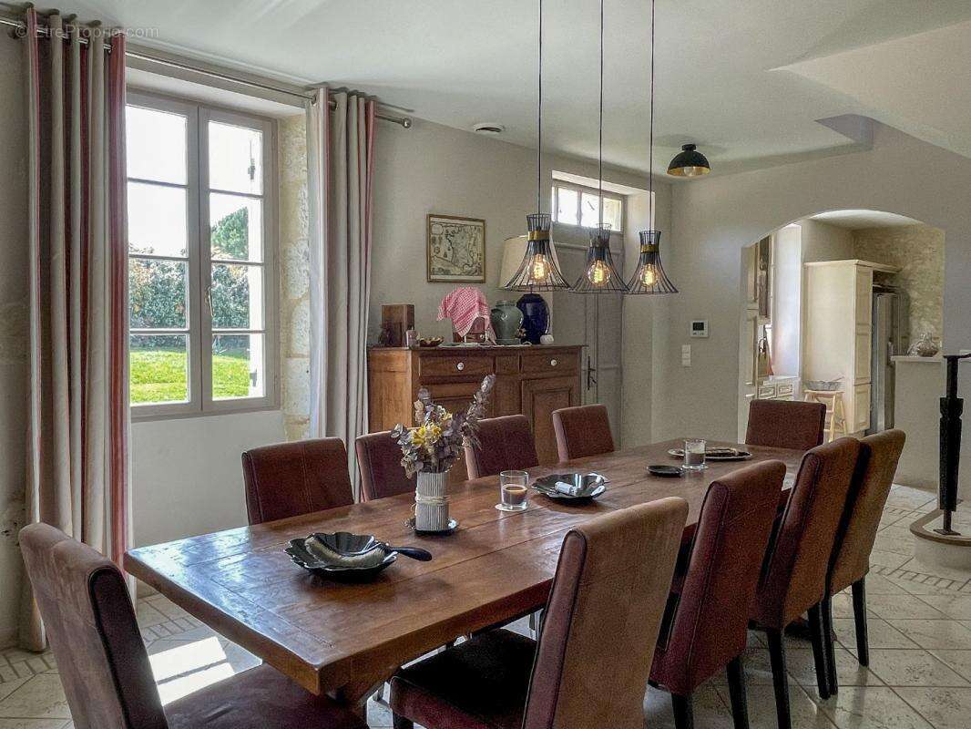 Maison à CASTERA-VERDUZAN