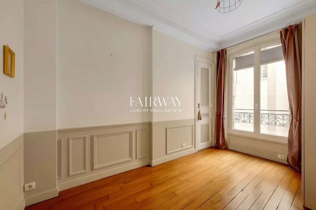 Appartement à PARIS-17E