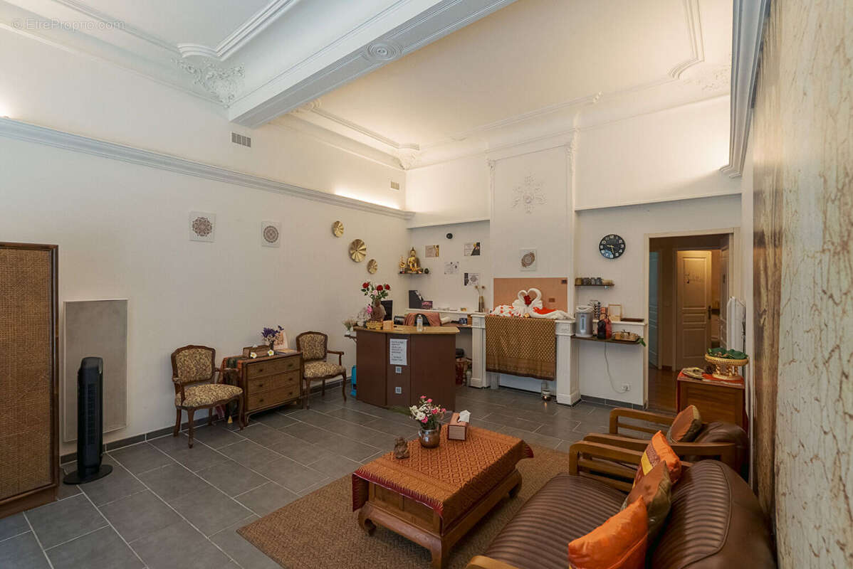 CARCASSONNE - BASTIDE SAINT-LOUIS Workshop de  98m² avec boutique et appartement T2 bis - photo 16