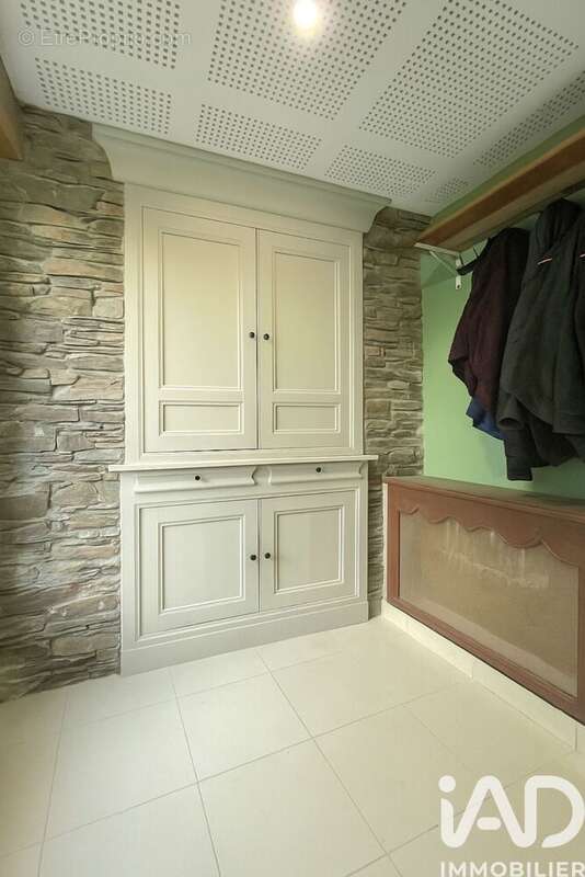 Maison 176 m² à La Barre-De-Semilly  - photo 8