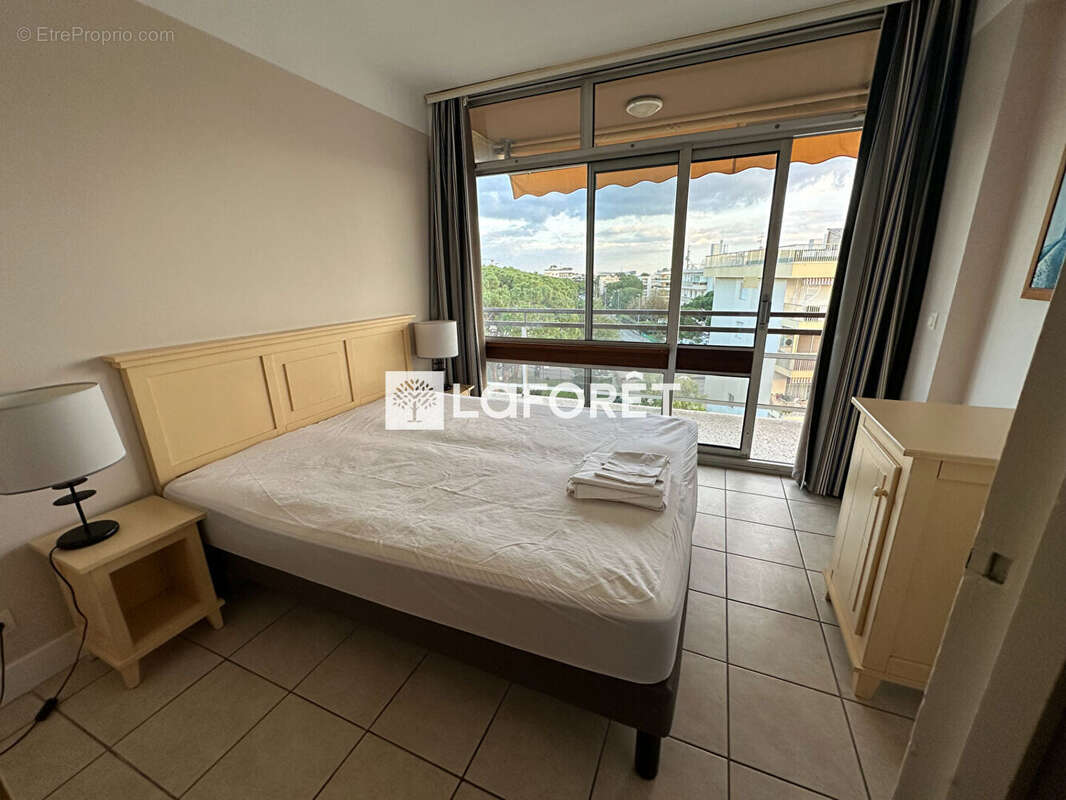 Appartement à SAINT-LAURENT-DU-VAR