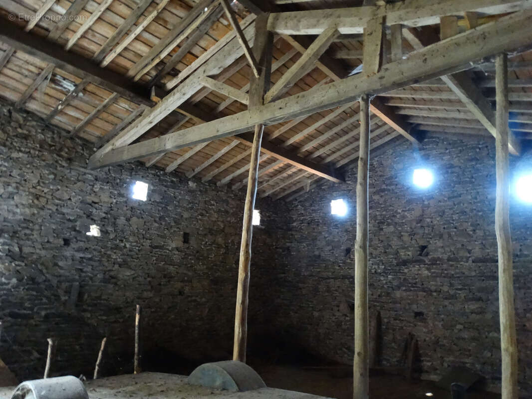 Grange et maison en pierres à rénover entièrement - photo 5