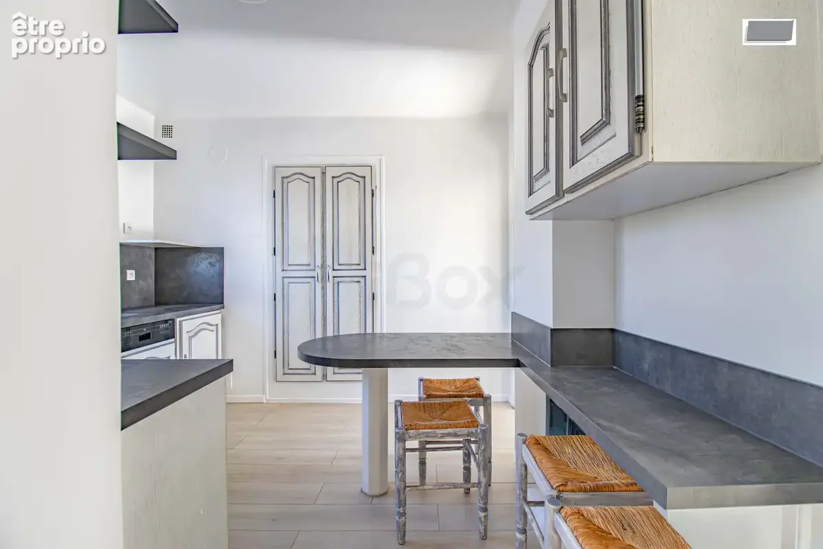 A vendre appartement t3 a hyeres avec terrasse et parking privatif - photo 3