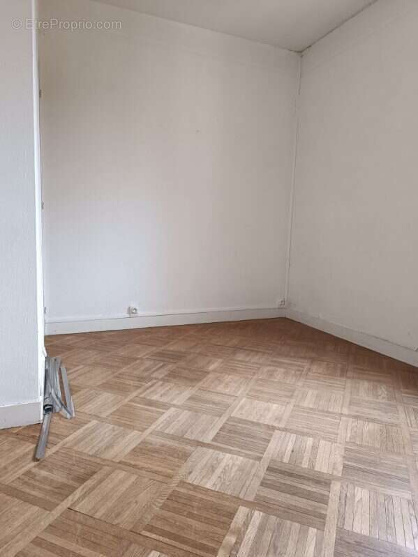 chambre - Appartement à CONNERRE