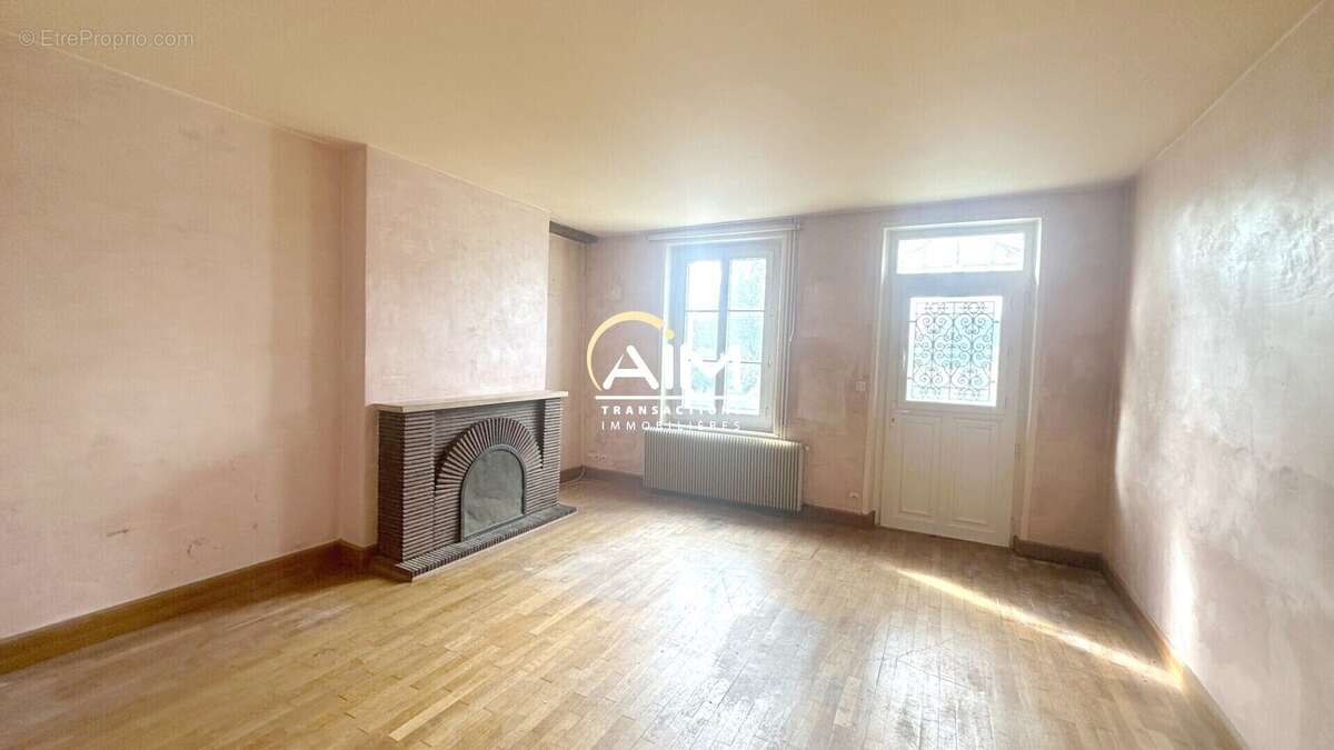 Maison 4 chambres à Nazelles Negron - photo 3