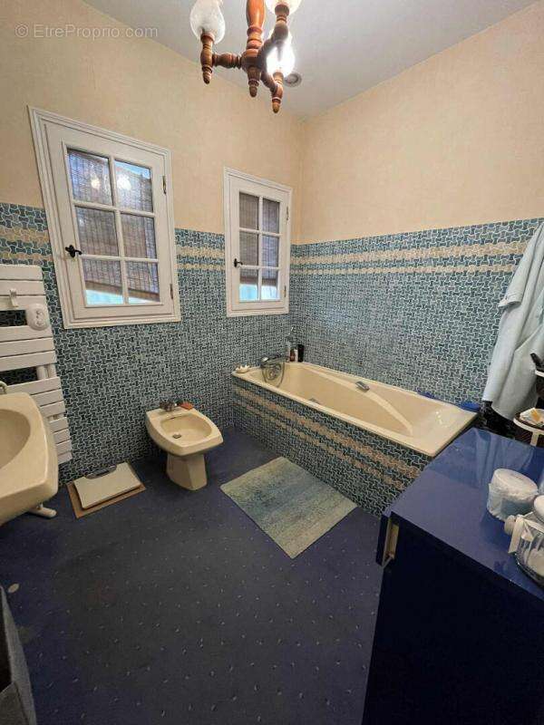 Maison à NOTRE-DAME-DE-SANILHAC