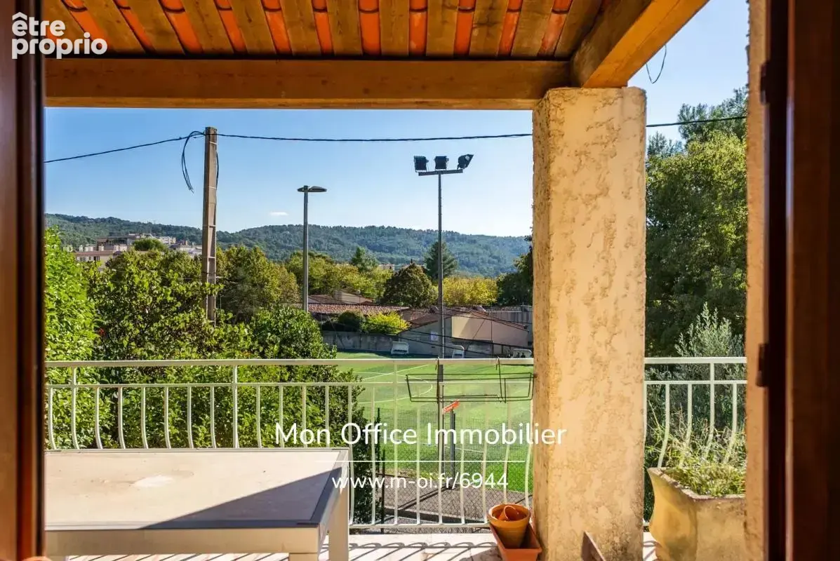 Référence : 6944-DVI. - Rare à la vente ! Plain-pied 5 pièces, 100 m² avec vue dominante sur 598 m² piscinables, au pied de la T - photo 3