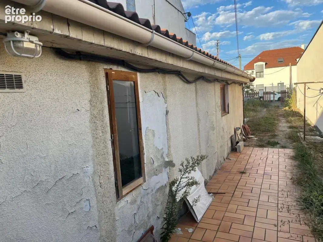 Maison à rénover en fond de parcelle de 240m² de terrain. Idéalement située à moins de 10 minutes à pied de la gare, cette maiso - photo 20