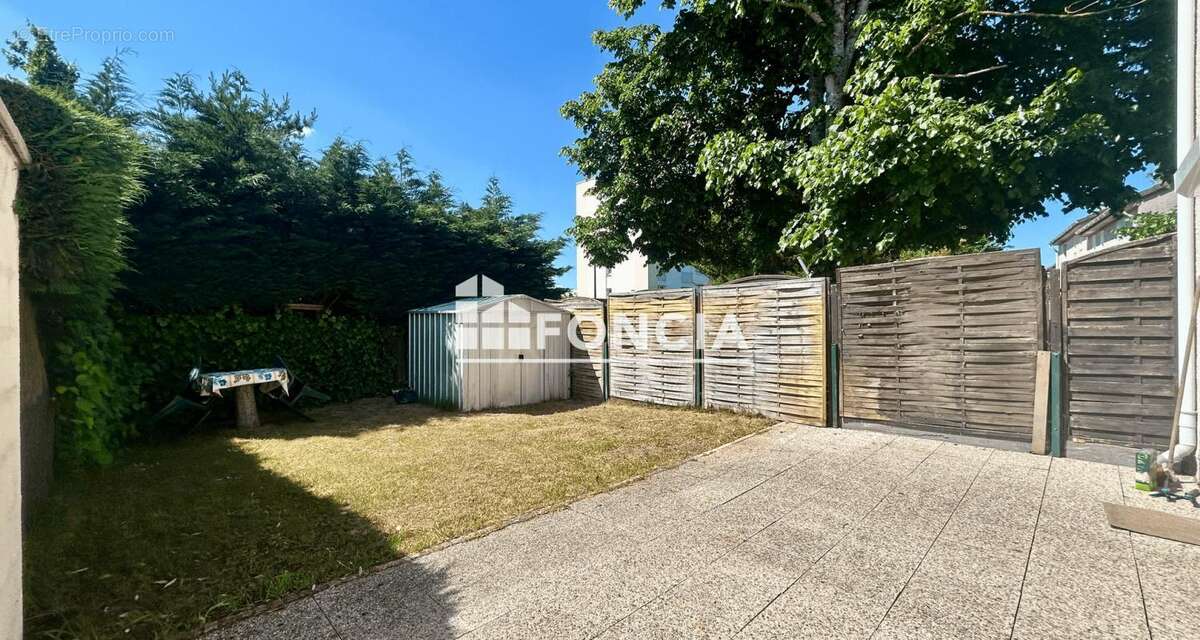 Maison à SAINT-JEAN-DE-BRAYE