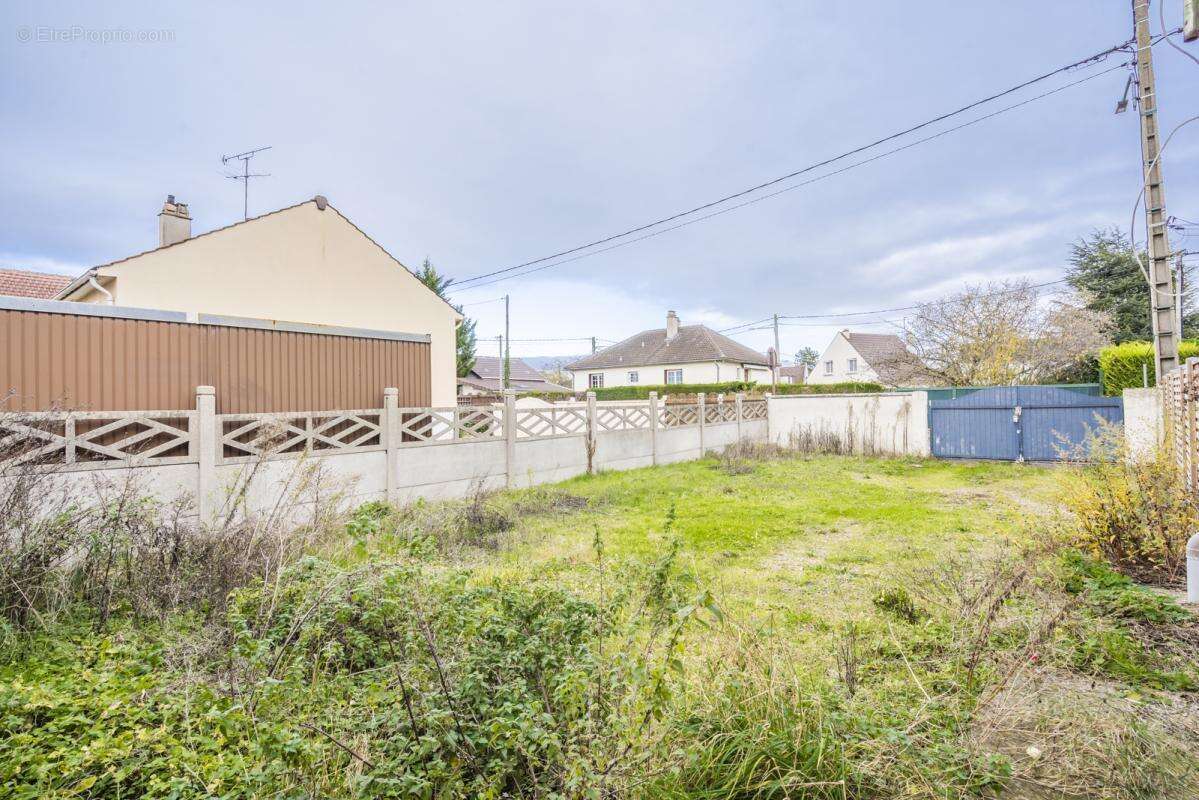 Terrain à CONFLANS-SAINTE-HONORINE