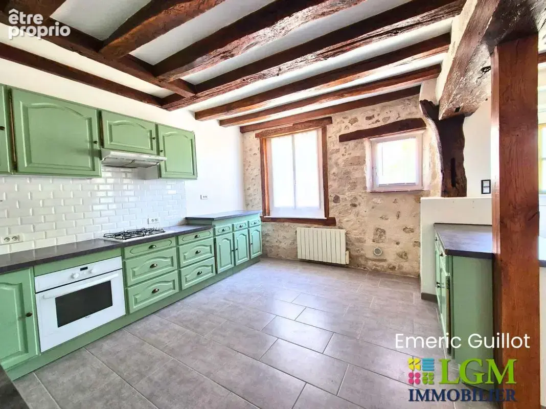  À VENDRE – Maison de bourg entièrement rénovée de 110 m² - 3 Chambres - Bureau - Terrasse - Atelier - appentis - Cave - Chambon - photo 4