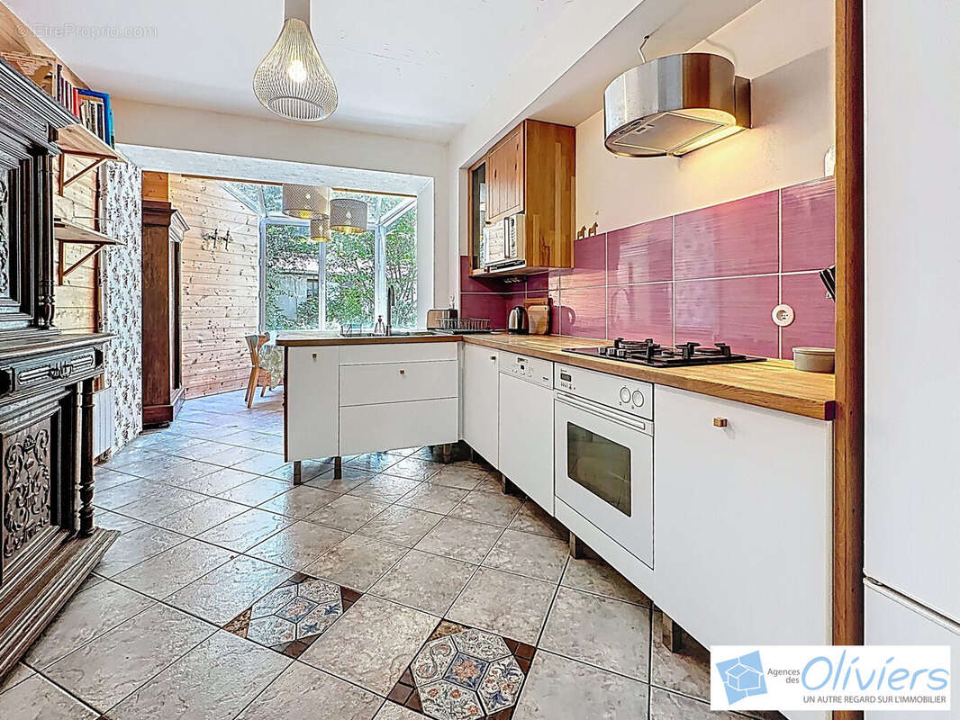 Maison à VOISINS-LE-BRETONNEUX