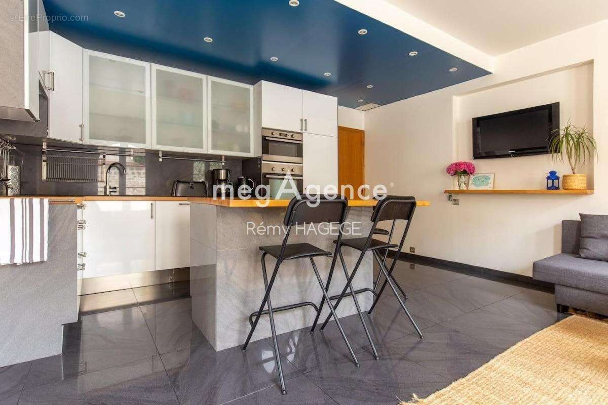 Appartement à LA GARENNE-COLOMBES