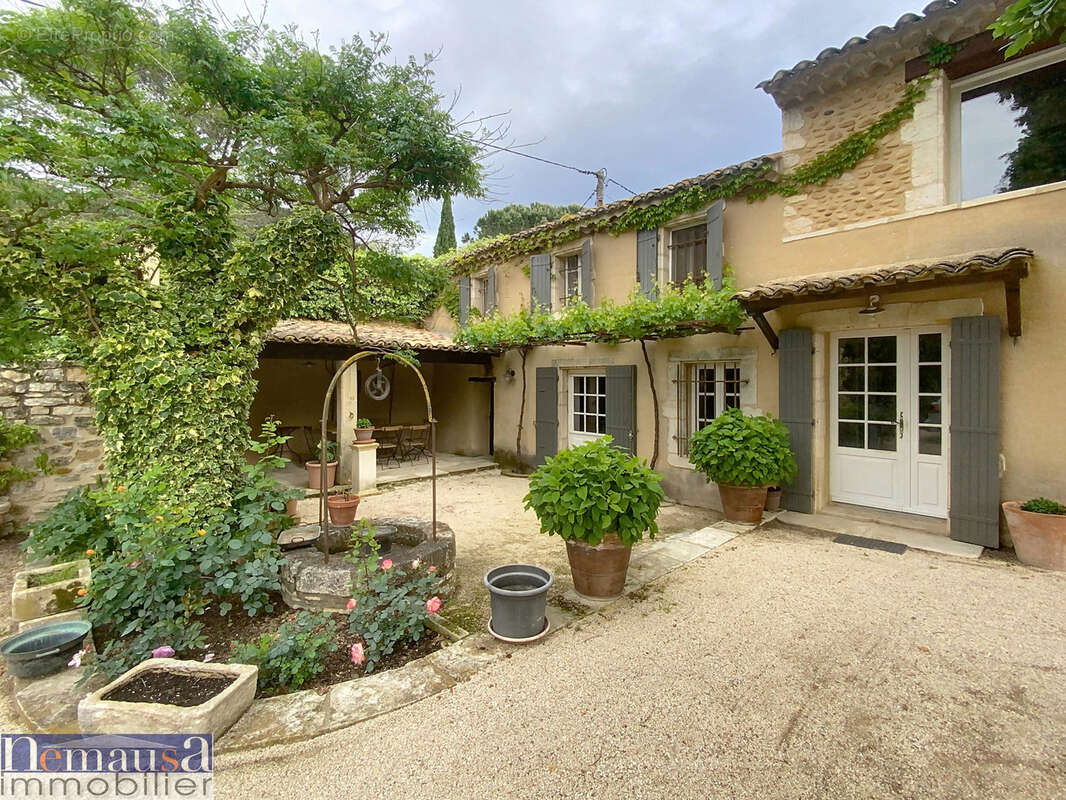 Maison à SAINT-LAURENT-DES-ARBRES