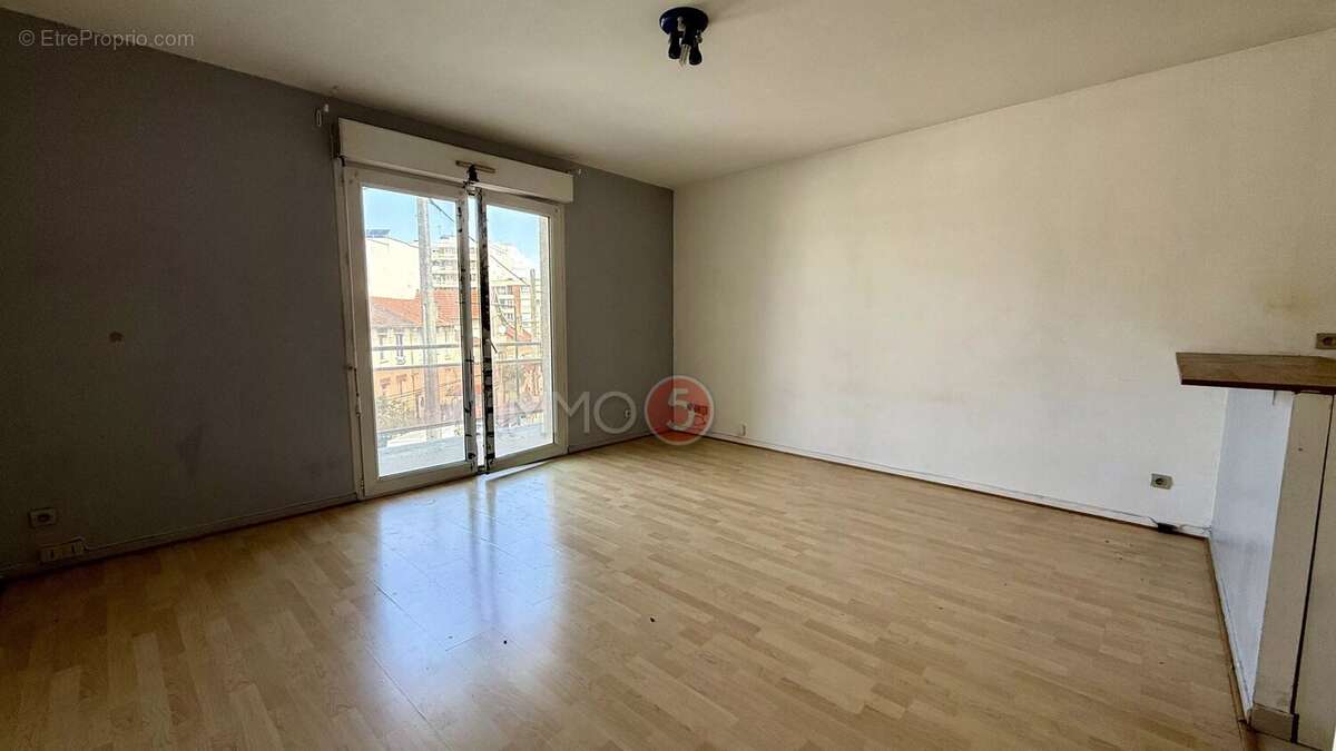 Appartement à LES PAVILLONS-SOUS-BOIS