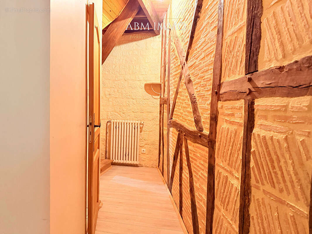 Demeure de caractère avec atelier, double garage et potentiel d'agrandissement - photo 10