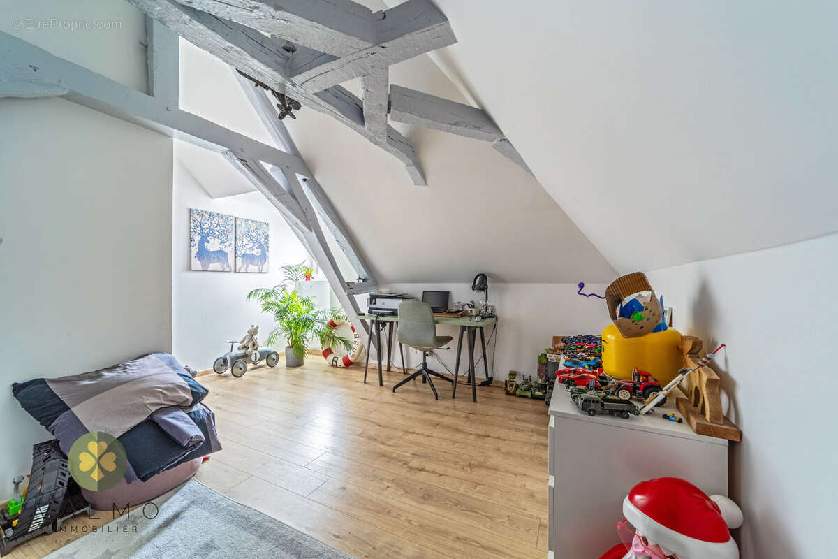 Appartement à NEAUPHLE-LE-CHATEAU