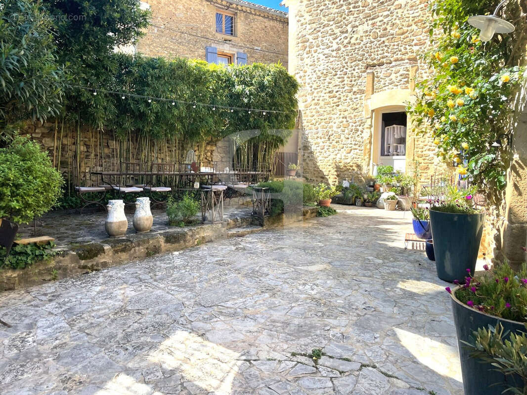 Maison à SUZE-LA-ROUSSE