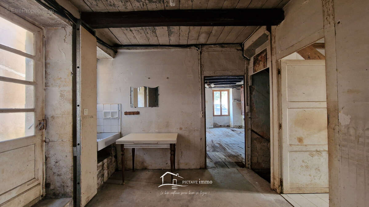 Maison ancienne à rénover entièrement   Beau potentiel d'aménagement - photo 4
