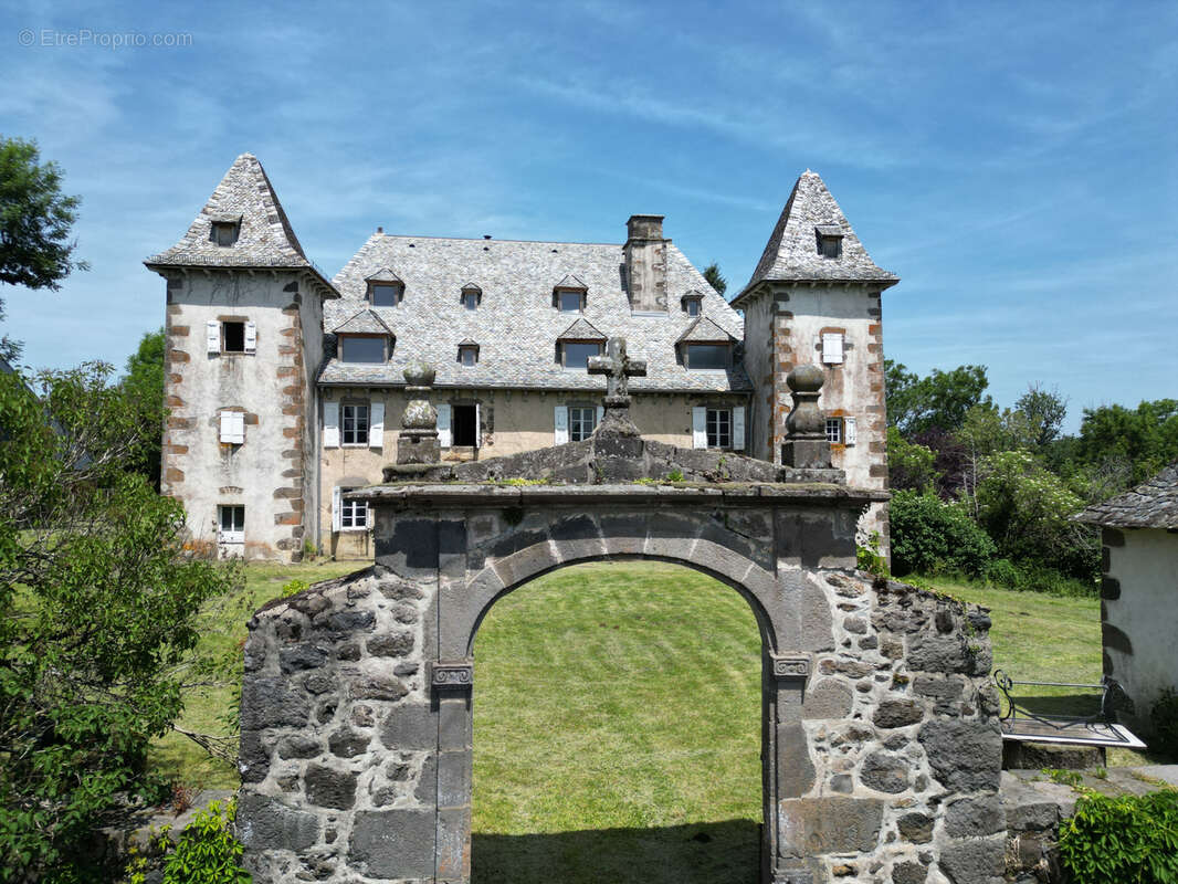 Maison à LACROIX-BARREZ