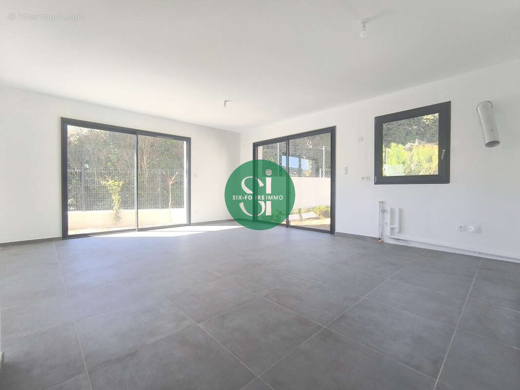 Appartement à SIX-FOURS-LES-PLAGES