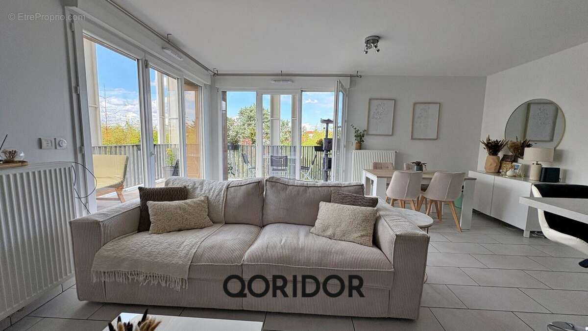 Appartement à MEYZIEU