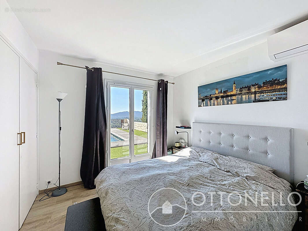 Maison à ROQUEBRUNE-SUR-ARGENS